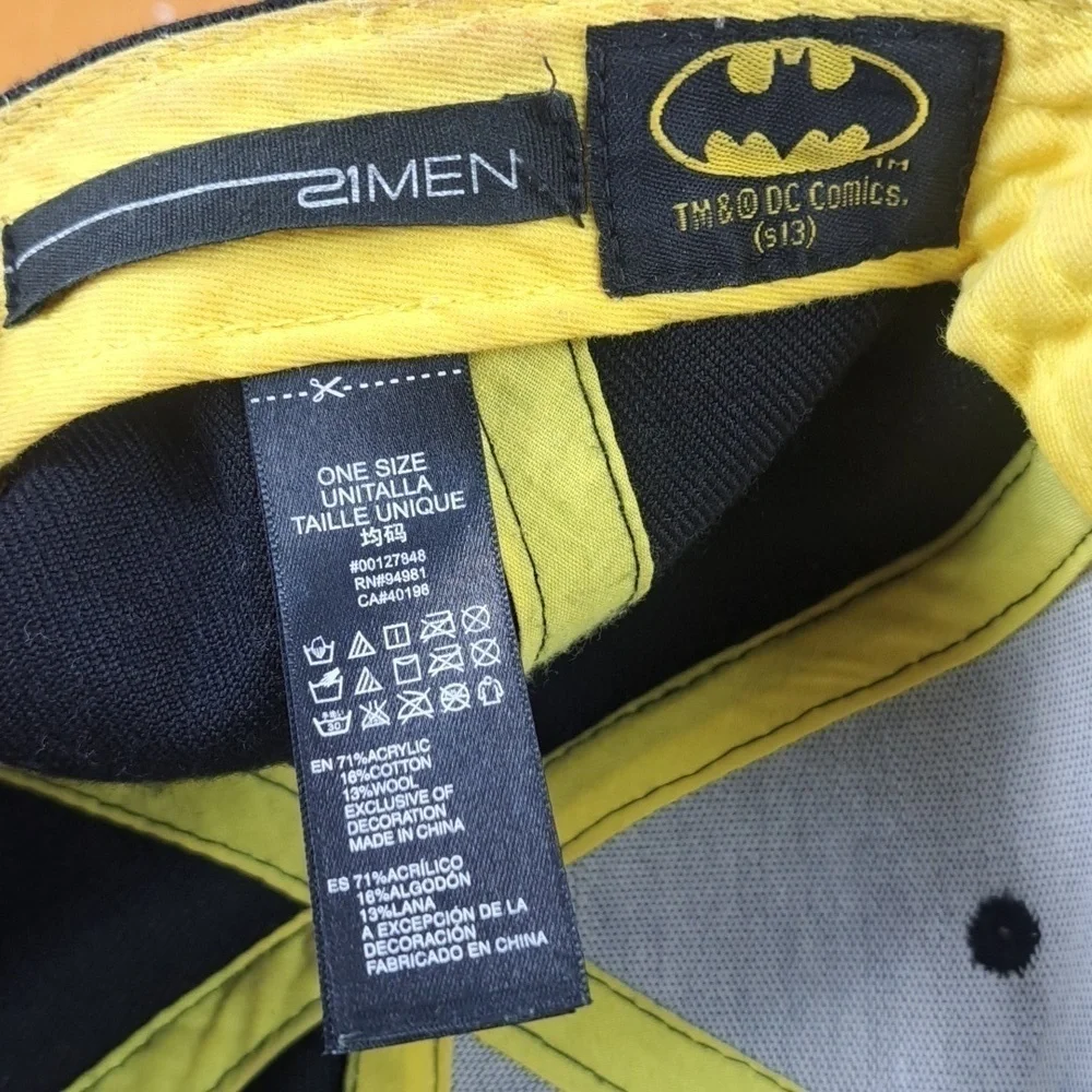 DC Comics Offical Batman patched raised logo black & yellow snapback hat